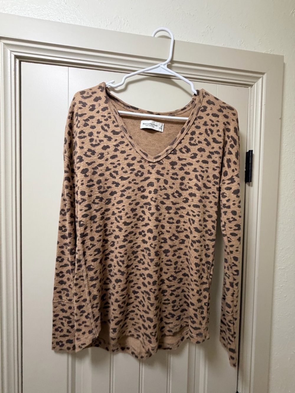 Abercrombie & Fitch Leopard Print V-Neck Top - Tan & Brown